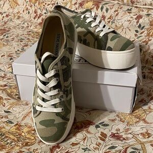 Steve Madden Green Camouflage Sneakers
